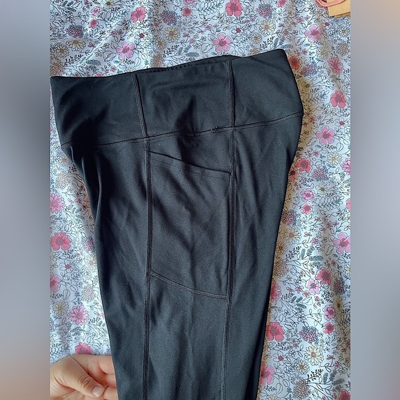 Victoria secret leggings with deep pockets - Picture 4 of 8